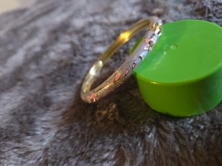Pulsera de Acero con Detalles Florales