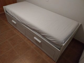 Diván Ikea Brimnes con 2 colchones