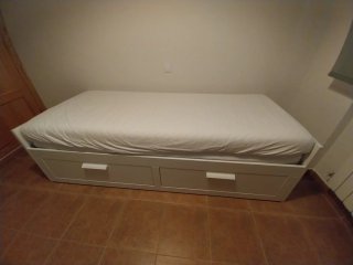 Diván Ikea Brimnes con 2 colchones