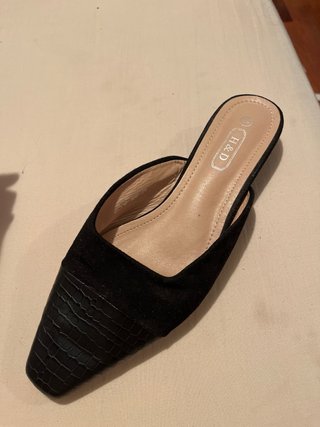Sandalias de Tacón Bajo en Piel Gamuza