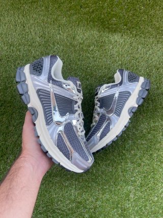Nike Zoom Vomero 5 Gris Plata