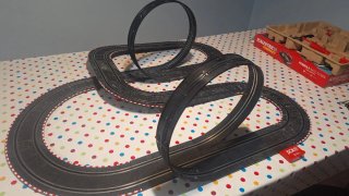 Scalextric Compact Formula Race to Win