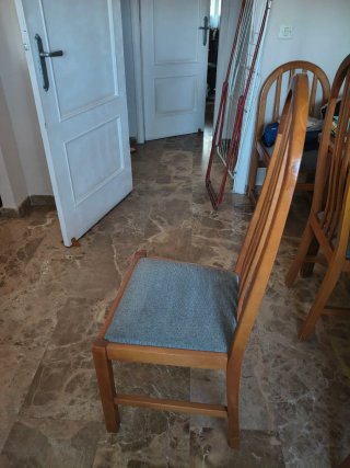 Mesa de Salón con 6 Sillas de Madera