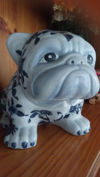 Perro Bulldog Cerámica Azul y Blanco