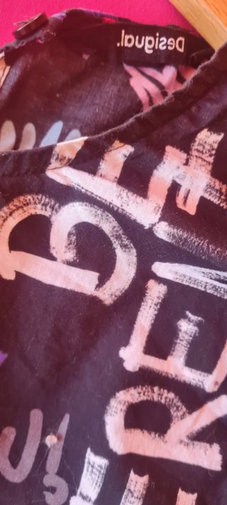 Blusa Desigual Talla L graffiti
