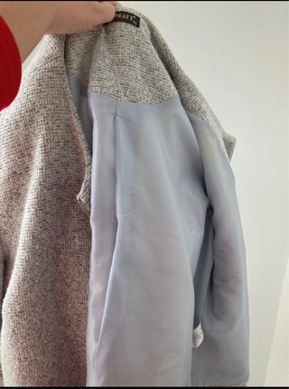 Chaqueta gris cuello redondo con cremallera