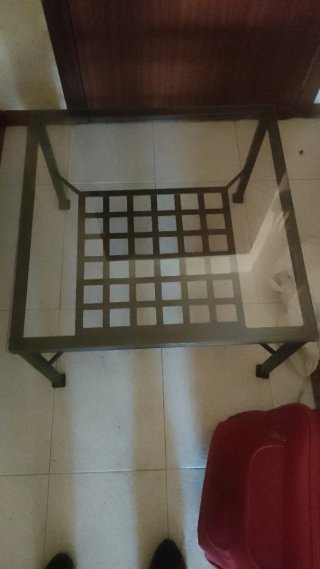 Mesa de forja y cristal