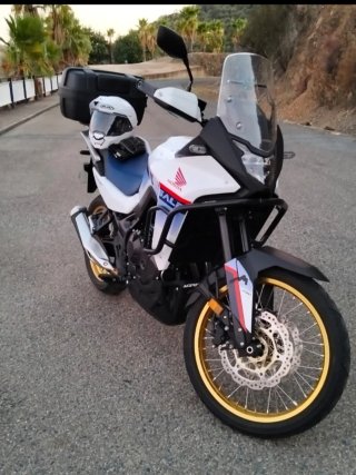 Honda Transalp Aventura Blanca y Dorada
