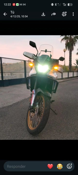 Honda Transalp Aventura Blanca y Dorada