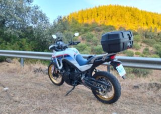 Honda Transalp Aventura Blanca y Dorada