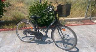 Bicicleta Urbana Negra con Cesta