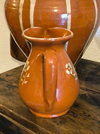 Antigua jarra de la Bisbal. Colección