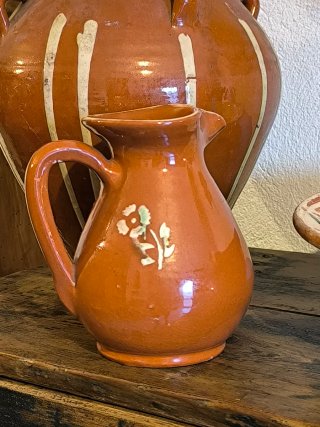 Antigua jarra de la Bisbal. Colección