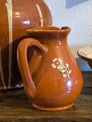 Antigua jarra de la Bisbal. Colección