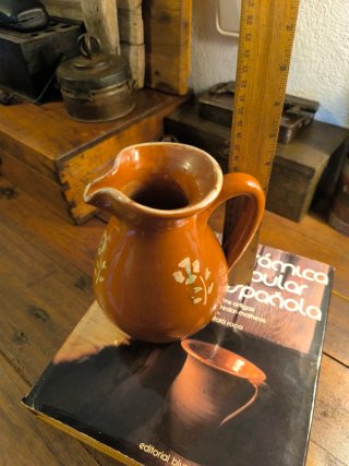 Antigua jarra de la Bisbal. Colección