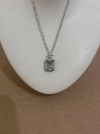 Collar con Colgante Rectangular Plateado