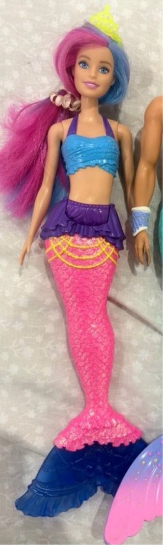 Barbie Sirena con Corona y Cola Rosa
