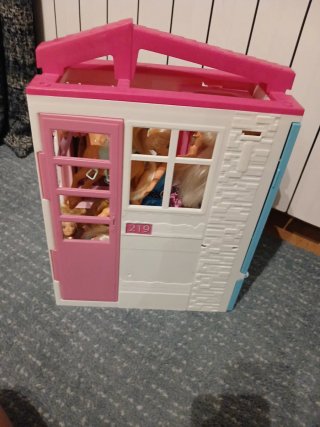 Casa Barbie con figuras y caballo