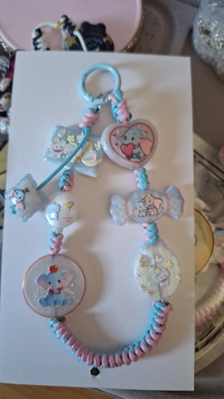 Llavero Dumbo con dijes