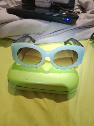 Set de 4 Gafas de Sol.un par 8€.