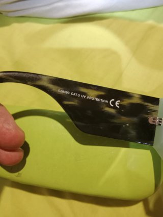 Set de 4 Gafas de Sol.un par 8€.