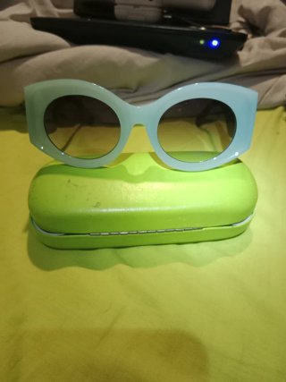 Set de 4 Gafas de Sol.un par 8€.