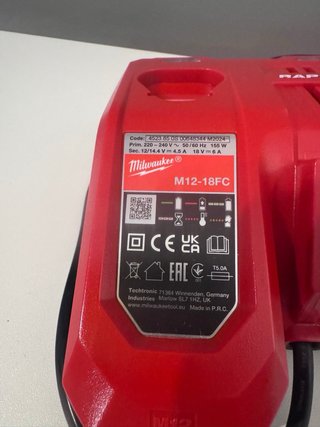 Cargador Milwaukee M12-18FC Rápido