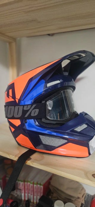 Casco Motocross 100% con Gafas