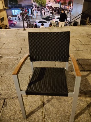 Silla dé terraza , polietileno, aluminio, madera