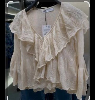 Blusa Zara con Volantes
