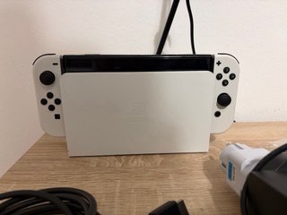 Nintendo Switch OLED Blanca + Mario Kart+Protector