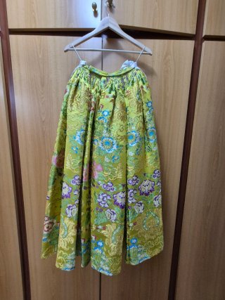 Traje fallera verde y amarillo con manteletas
