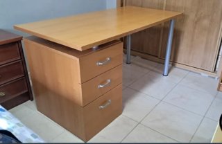 Escritorio con Cajonera
