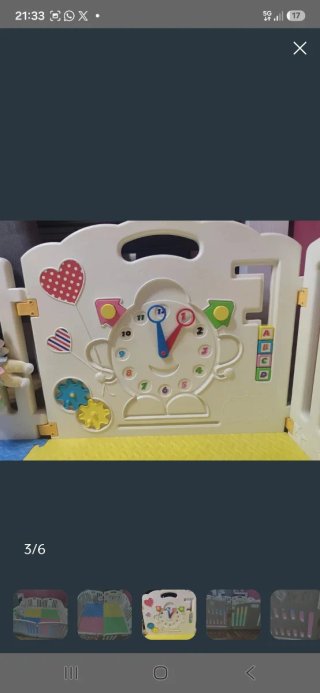 Parque infantil con suelo blando y bolas