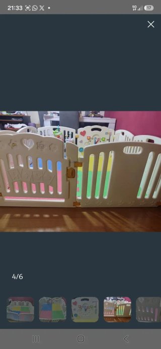 Parque infantil con suelo blando y bolas