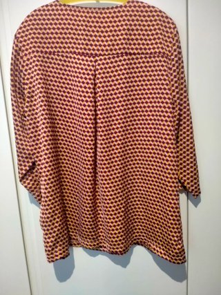 Blusa con estampado geométrico