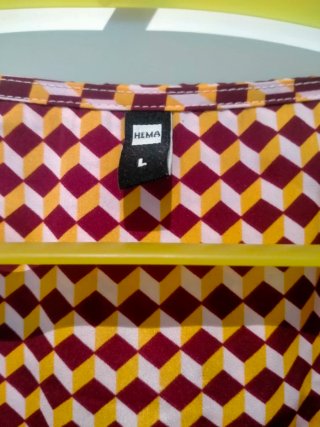 Blusa con estampado geométrico