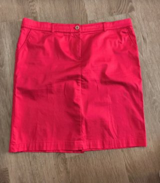 Falda Roja de Mujer