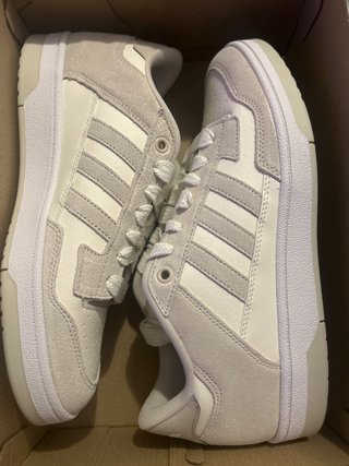 Zapatillas Adidas Blancas y Grises