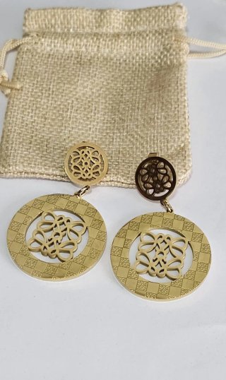 Pendientes dorados con diseño