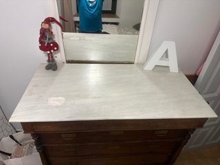 Cómoda antigua madera y mármol