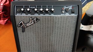 Amplificador Fender Frontman 15G