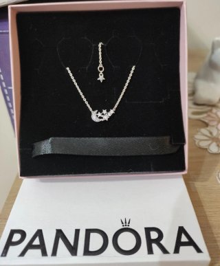 COLLAR PANDORA LUNA Y ESTRELLAS NO ES NEGOCIABLE