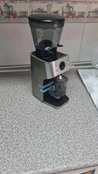 Molinillo de café eléctrico plateado