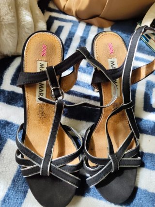 Zapatos de tacón Mariamare negros y plateados