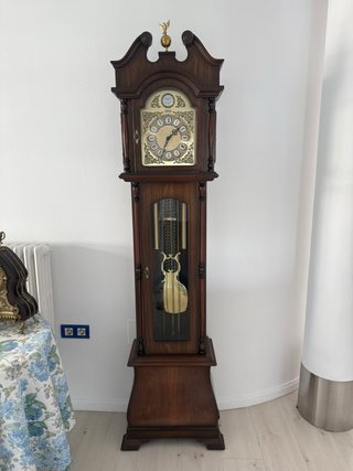 Reloj de pie de péndulo clásico