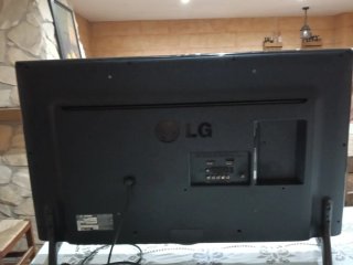 TV LED LG 42 pulgadas con pantalla rota(no smartv)