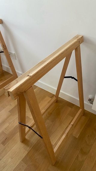 Mesa de escritorio de madera blanca