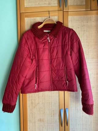 Cazadora acolchada roja