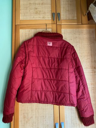 Cazadora acolchada roja